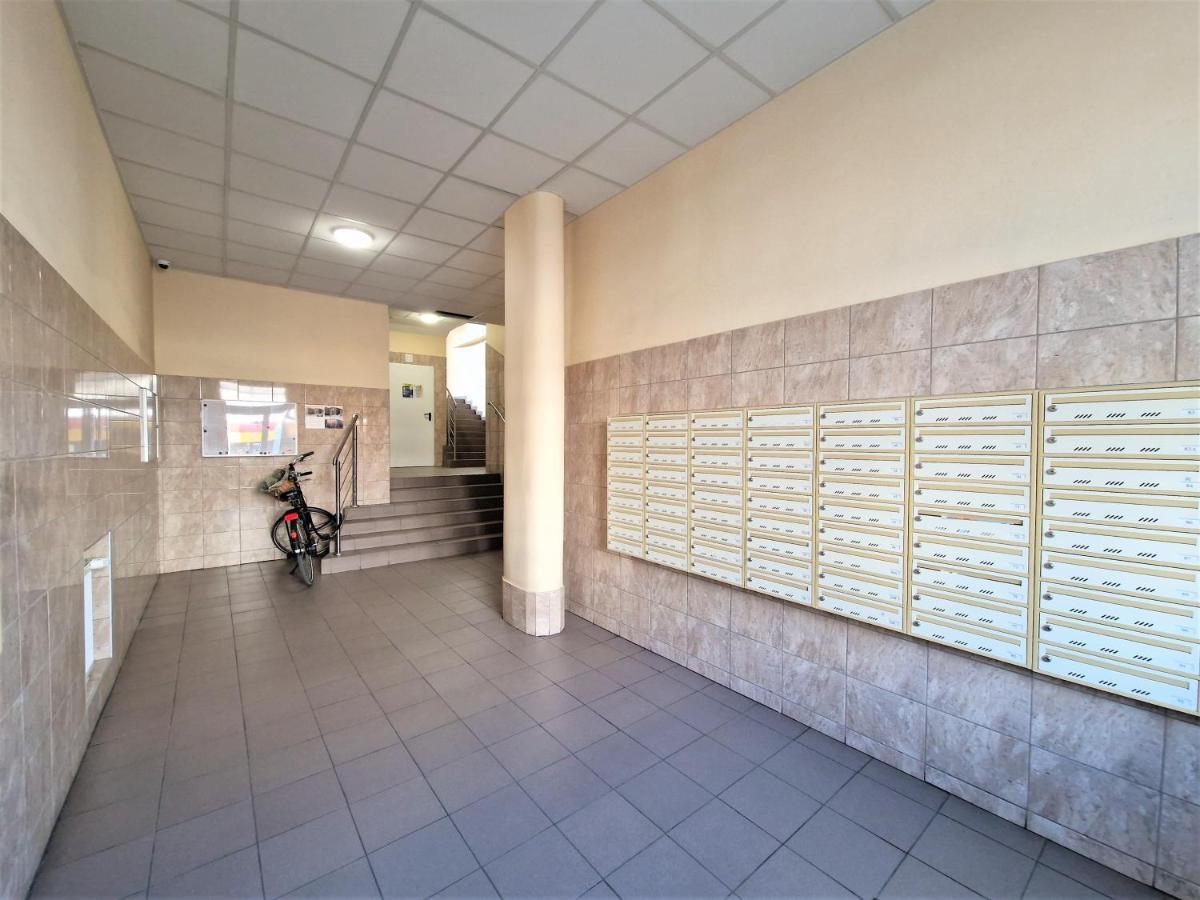 J&W Apartments Grojecka Glam Flat Warszawa Eksteriør billede