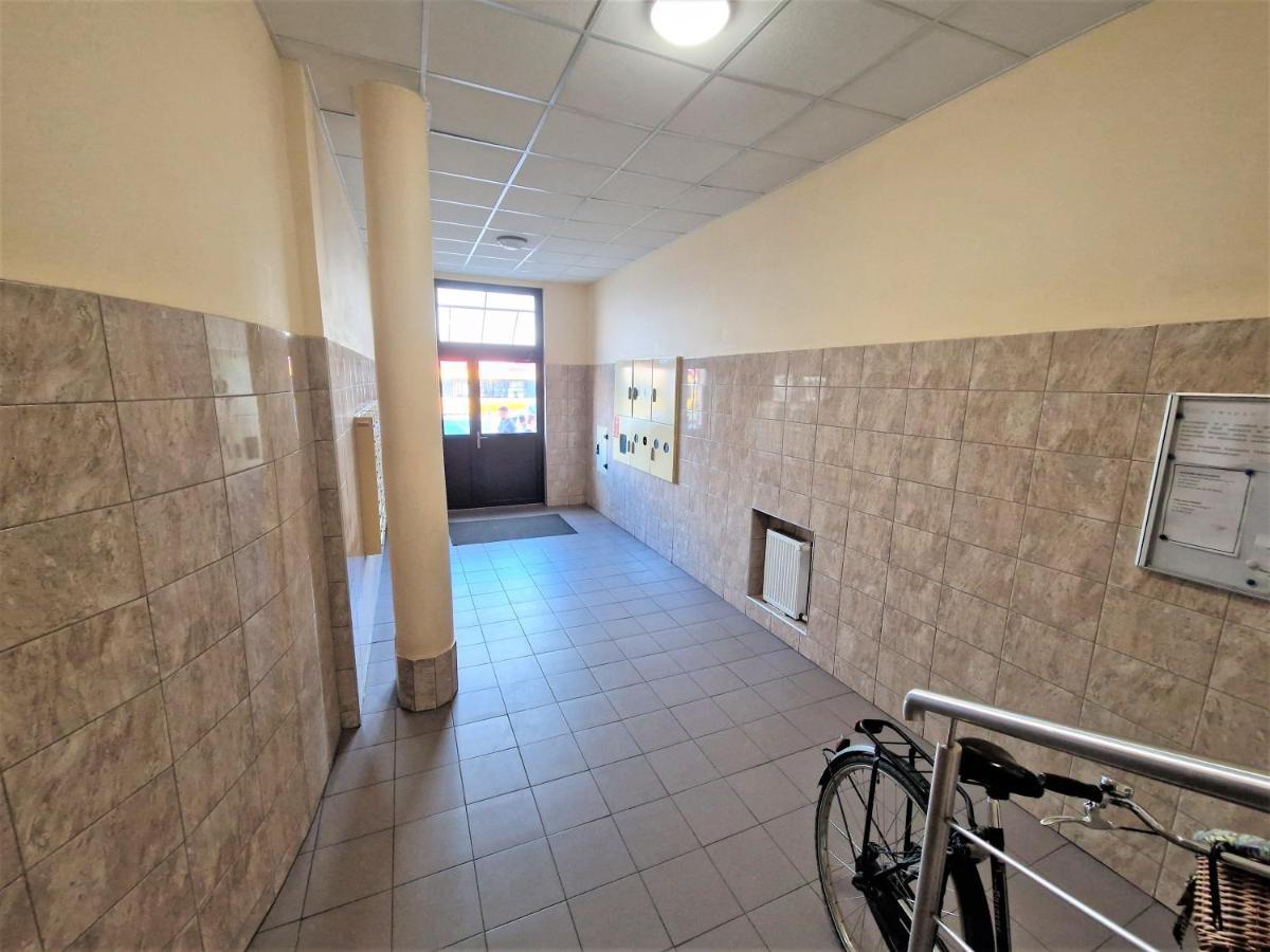 J&W Apartments Grojecka Glam Flat Warszawa Eksteriør billede